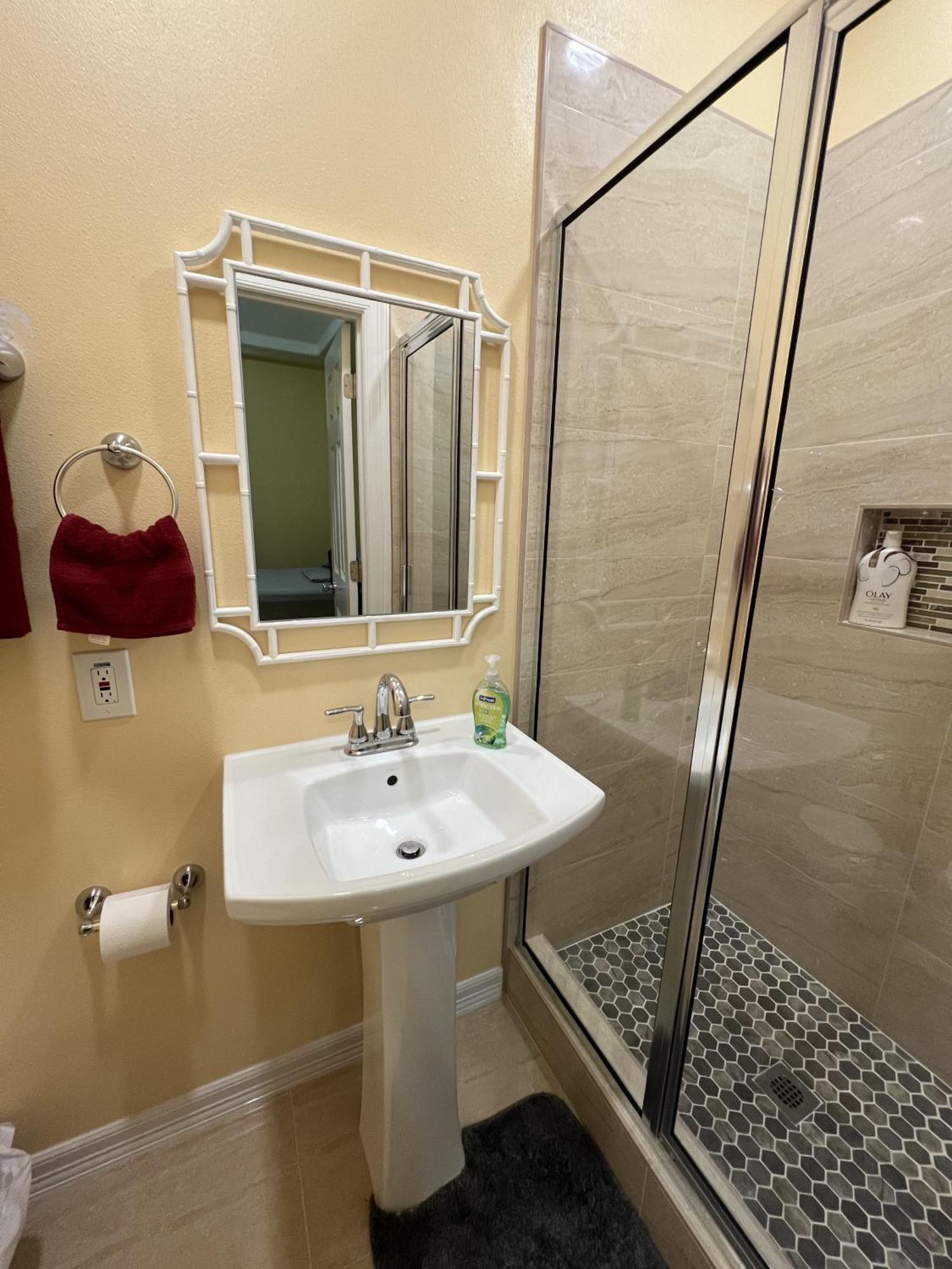 Habitacion Con Entrada Independiente Edinburg Ngoại thất bức ảnh